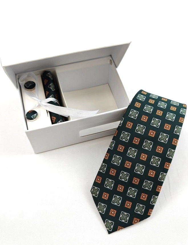 Tie set in olive geometric